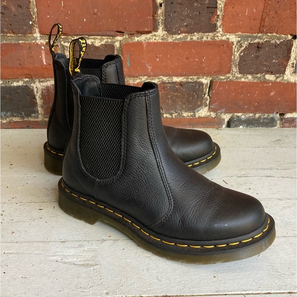 Dr Martens Chelsea boots docs black soft pebbled leather chunky boot lug sole - Picture 5 of 5